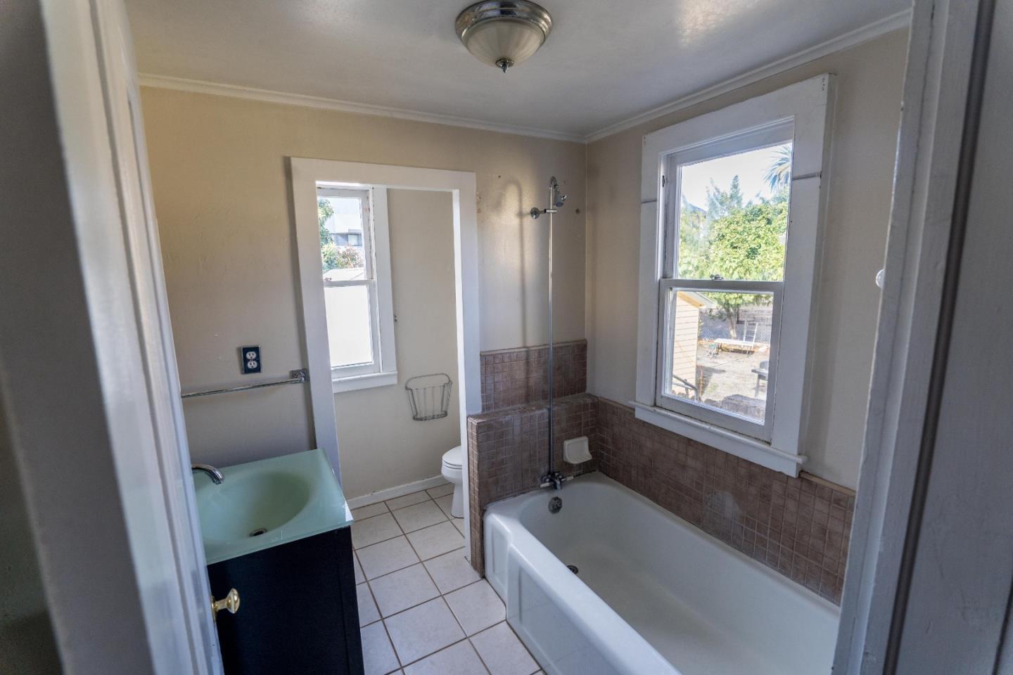 Detail Gallery Image 8 of 15 For 442 Soledad St, Salinas,  CA 93901 - 2 Beds | 1 Baths