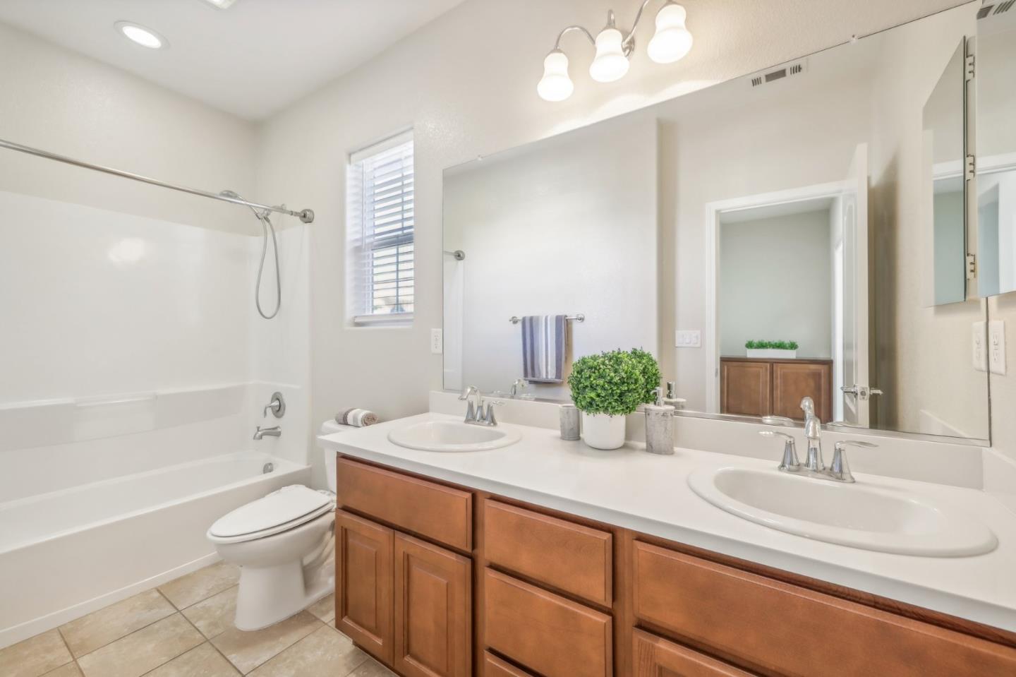 Detail Gallery Image 33 of 48 For 5889 Flora Cmn, Livermore,  CA 94551 - 3 Beds | 2/1 Baths