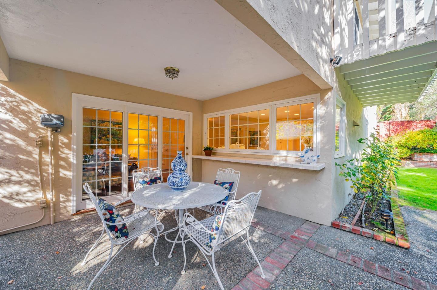 Detail Gallery Image 22 of 49 For 1849 Los Altos Dr, San Mateo,  CA 94402 - 5 Beds | 3/1 Baths