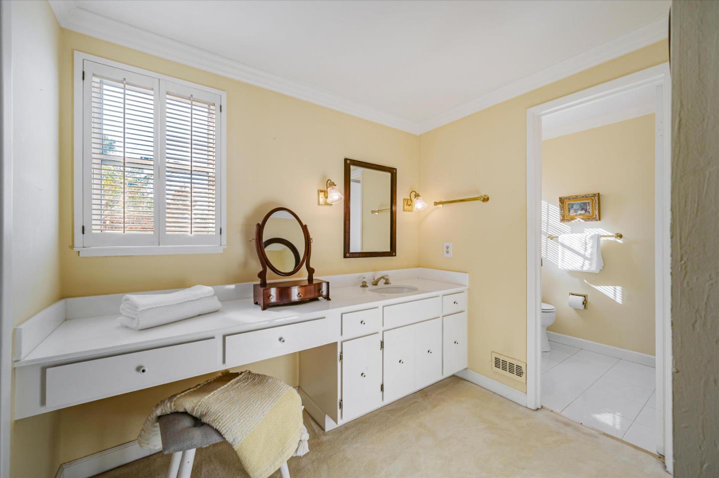 Detail Gallery Image 28 of 49 For 1849 Los Altos Dr, San Mateo,  CA 94402 - 5 Beds | 3/1 Baths