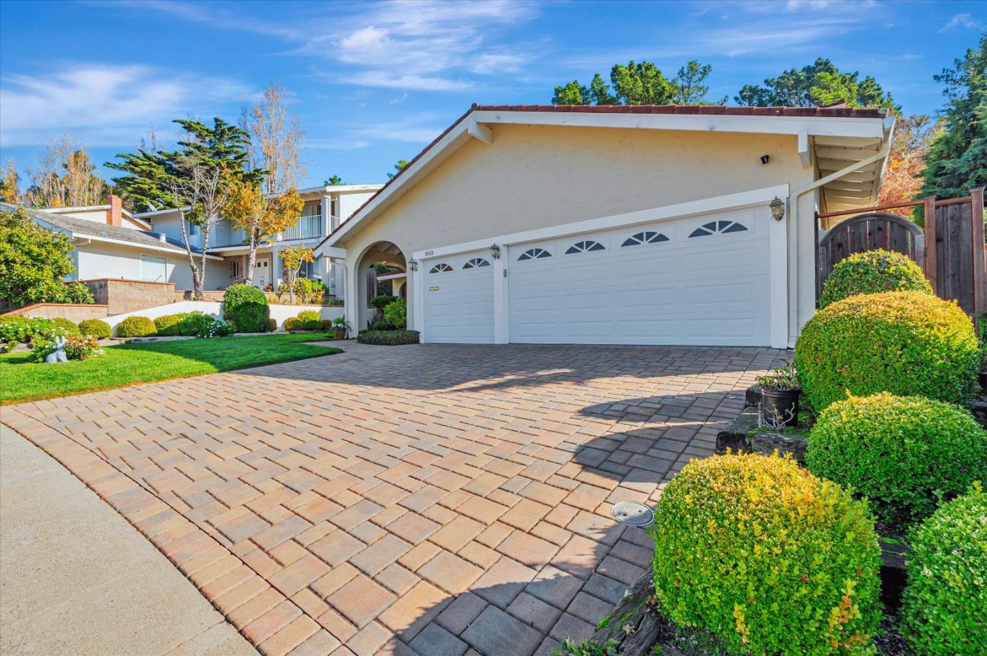 Detail Gallery Image 3 of 49 For 1849 Los Altos Dr, San Mateo,  CA 94402 - 5 Beds | 3/1 Baths