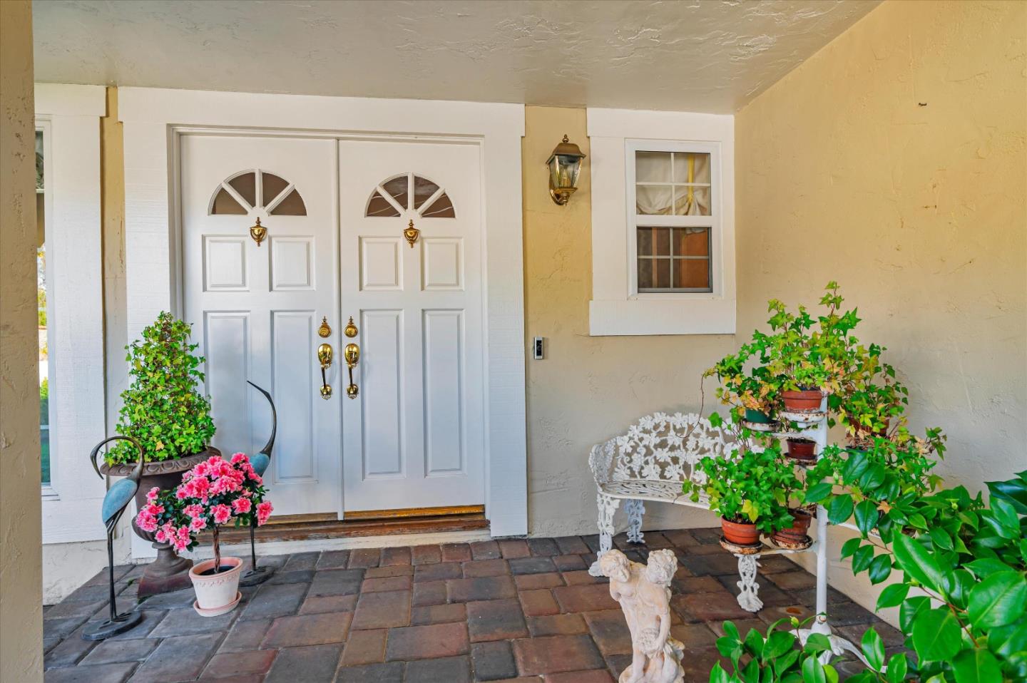 Detail Gallery Image 6 of 49 For 1849 Los Altos Dr, San Mateo,  CA 94402 - 5 Beds | 3/1 Baths