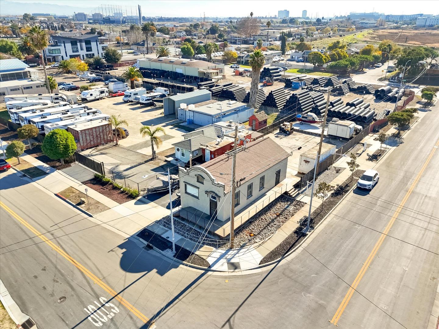 Detail Gallery Image 2 of 46 For 907 Elizabeth St, Alviso,  CA 95002 - 2 Beds | 2 Baths