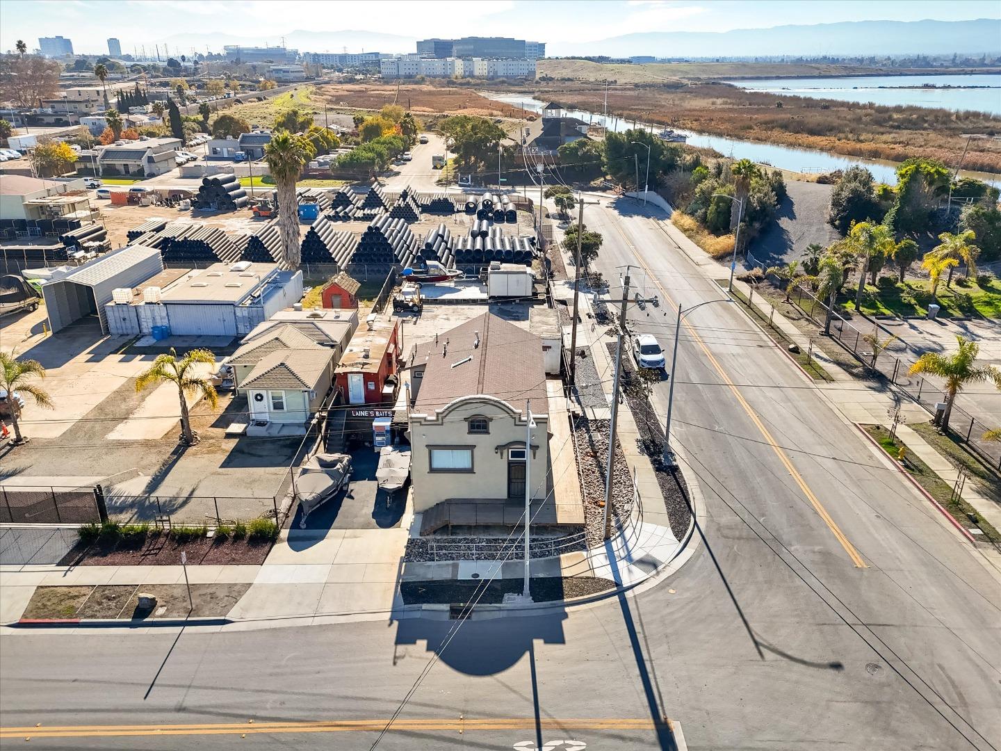 Detail Gallery Image 3 of 46 For 907 Elizabeth St, Alviso,  CA 95002 - 2 Beds | 2 Baths