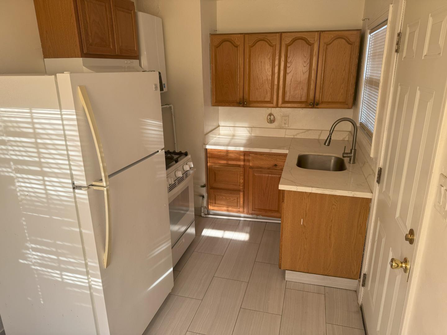 Detail Gallery Image 11 of 14 For 1211 Cooper Ave #C,  Salinas,  CA 93905 - 1 Beds | 1 Baths