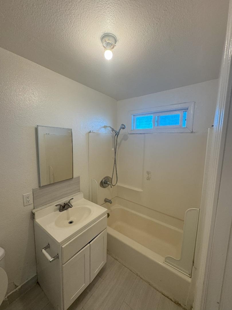 Detail Gallery Image 14 of 14 For 1211 Cooper Ave #C,  Salinas,  CA 93905 - 1 Beds | 1 Baths