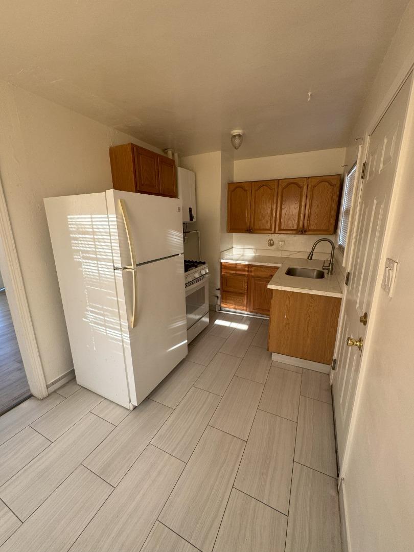 Detail Gallery Image 9 of 14 For 1211 Cooper Ave #C,  Salinas,  CA 93905 - 1 Beds | 1 Baths