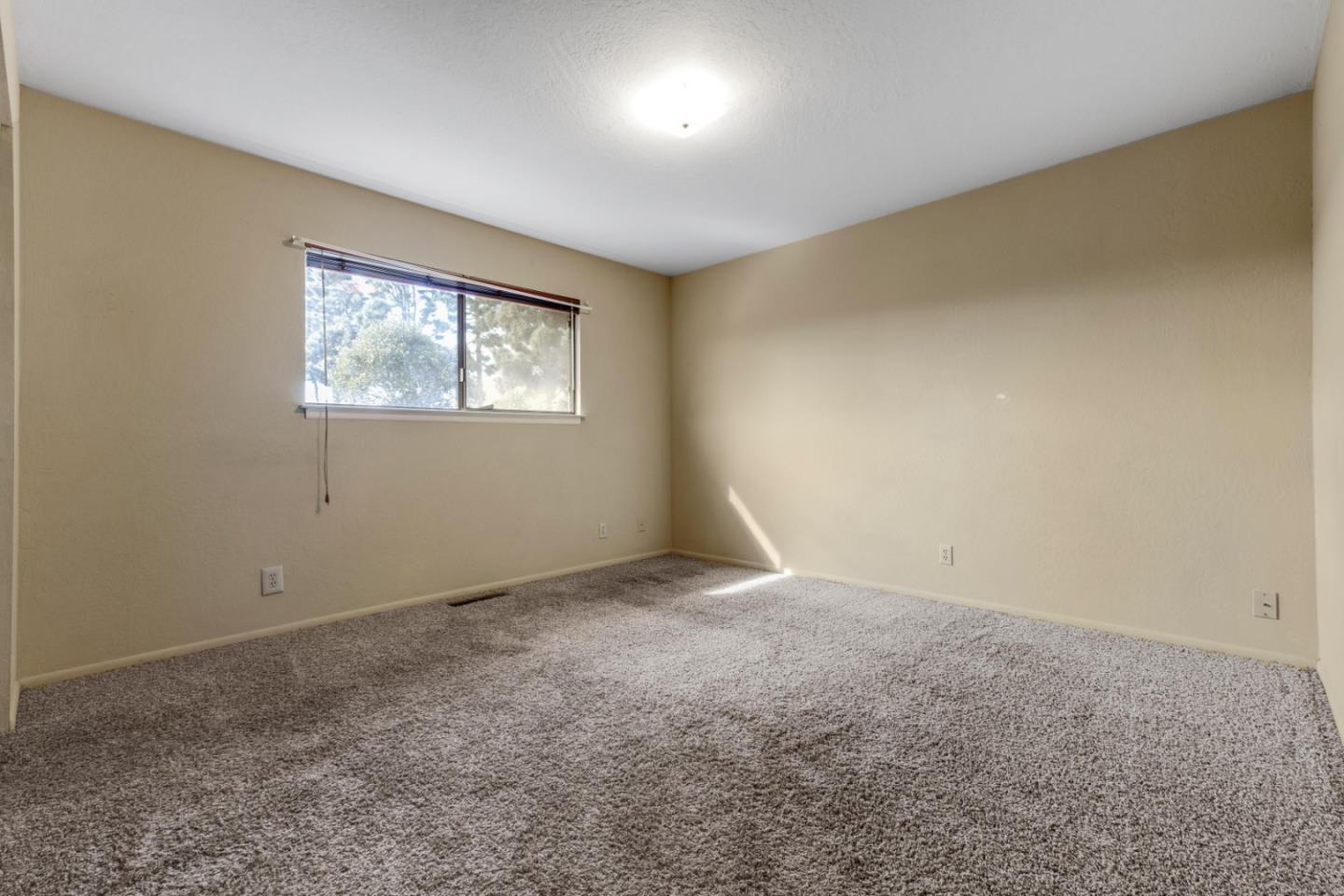 Detail Gallery Image 13 of 27 For 1112 Iverson St, Salinas,  CA 93901 - 3 Beds | 2/1 Baths