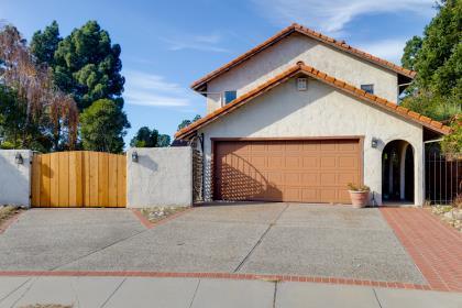 Detail Gallery Image 3 of 27 For 1112 Iverson St, Salinas,  CA 93901 - 3 Beds | 2/1 Baths