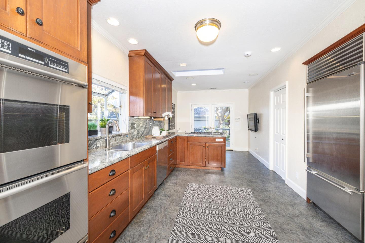 Detail Gallery Image 12 of 28 For 363 Fulton St, Redwood City,  CA 94062 - 2 Beds | 2 Baths