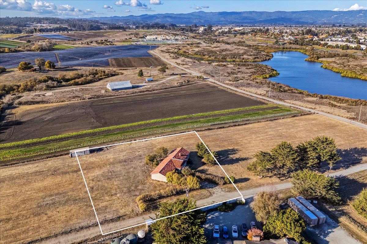 Detail Gallery Image 10 of 17 For 235 Lee Rd., Watsonville,  CA 95076 - 3 Beds | 2 Baths