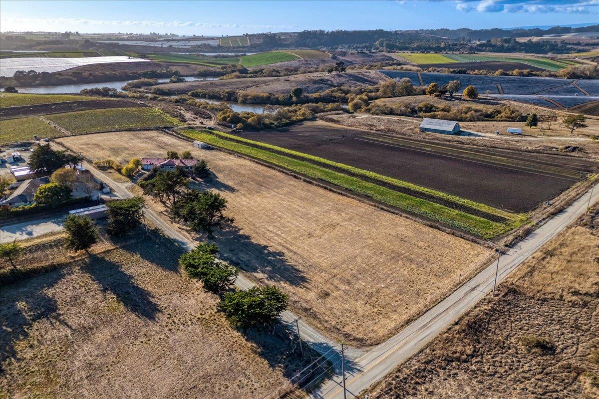 Detail Gallery Image 11 of 17 For 235 Lee Rd., Watsonville,  CA 95076 - 3 Beds | 2 Baths