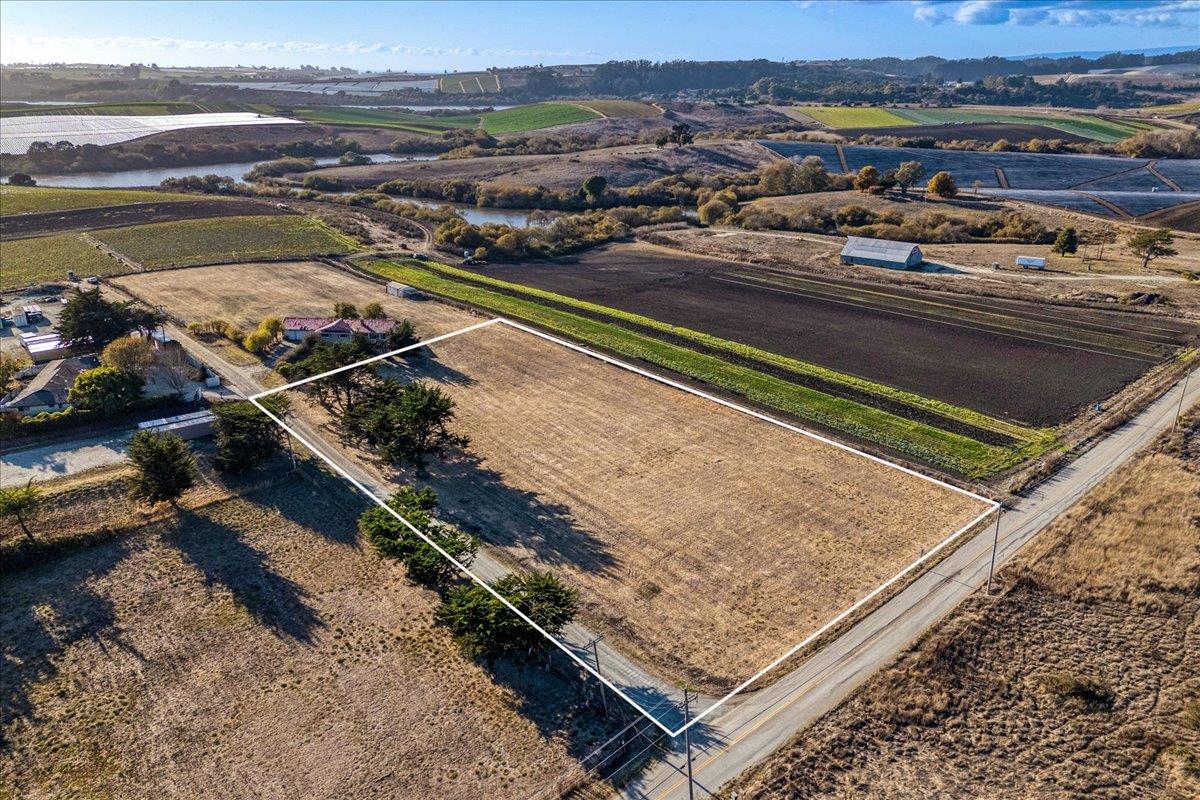 Detail Gallery Image 12 of 17 For 235 Lee Rd, Watsonville,  CA 95076 - 3 Beds | 2 Baths