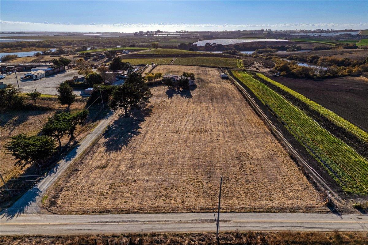 Detail Gallery Image 13 of 17 For 235 Lee Rd, Watsonville,  CA 95076 - 3 Beds | 2 Baths