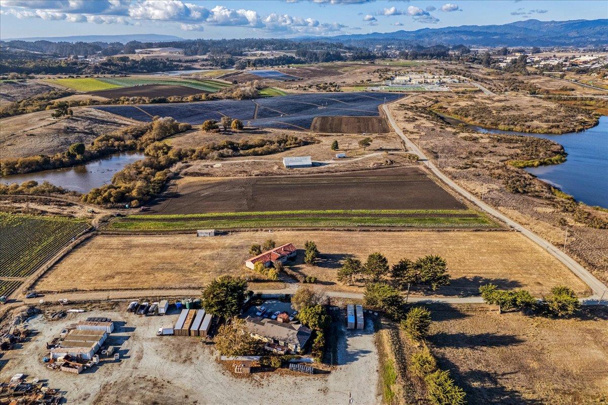 Detail Gallery Image 5 of 17 For 235 Lee Rd., Watsonville,  CA 95076 - 3 Beds | 2 Baths