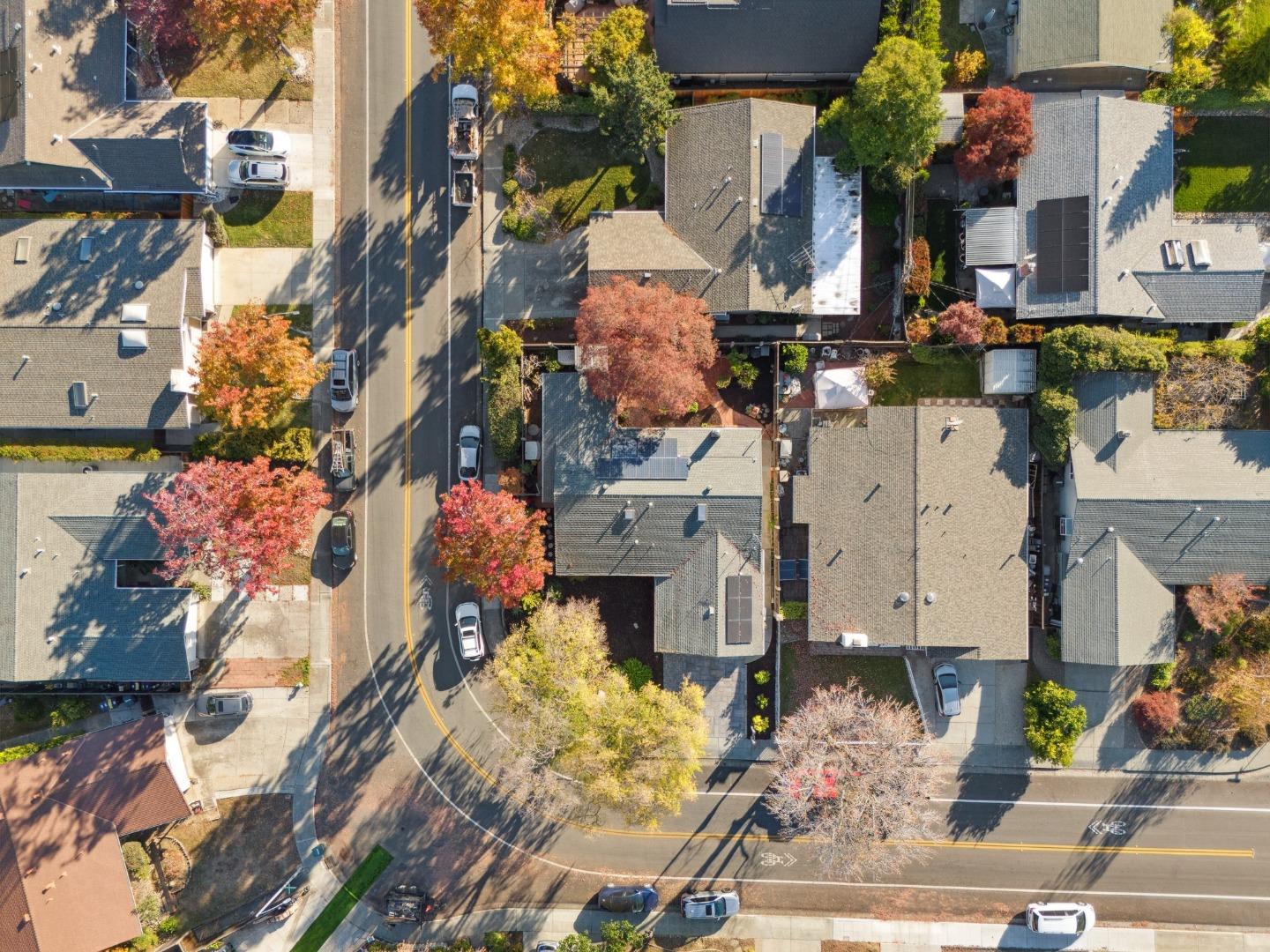 Detail Gallery Image 37 of 41 For 734 Ashbourne Dr, Sunnyvale,  CA 94087 - 3 Beds | 3 Baths