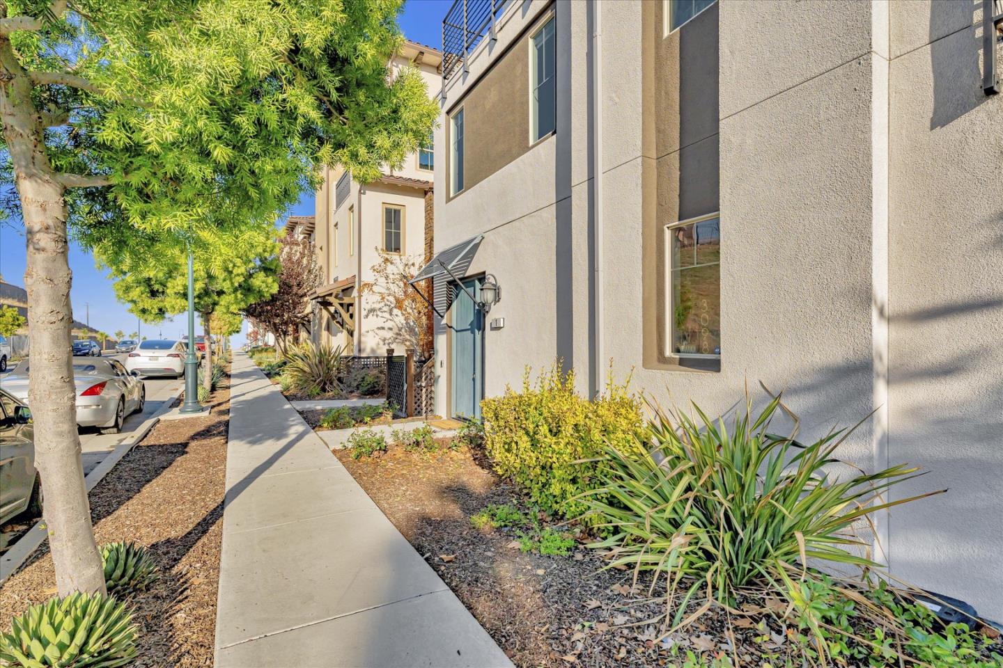 Detail Gallery Image 3 of 40 For 3098 Empoli St #1,  San Jose,  CA 95136 - 3 Beds | 3 Baths