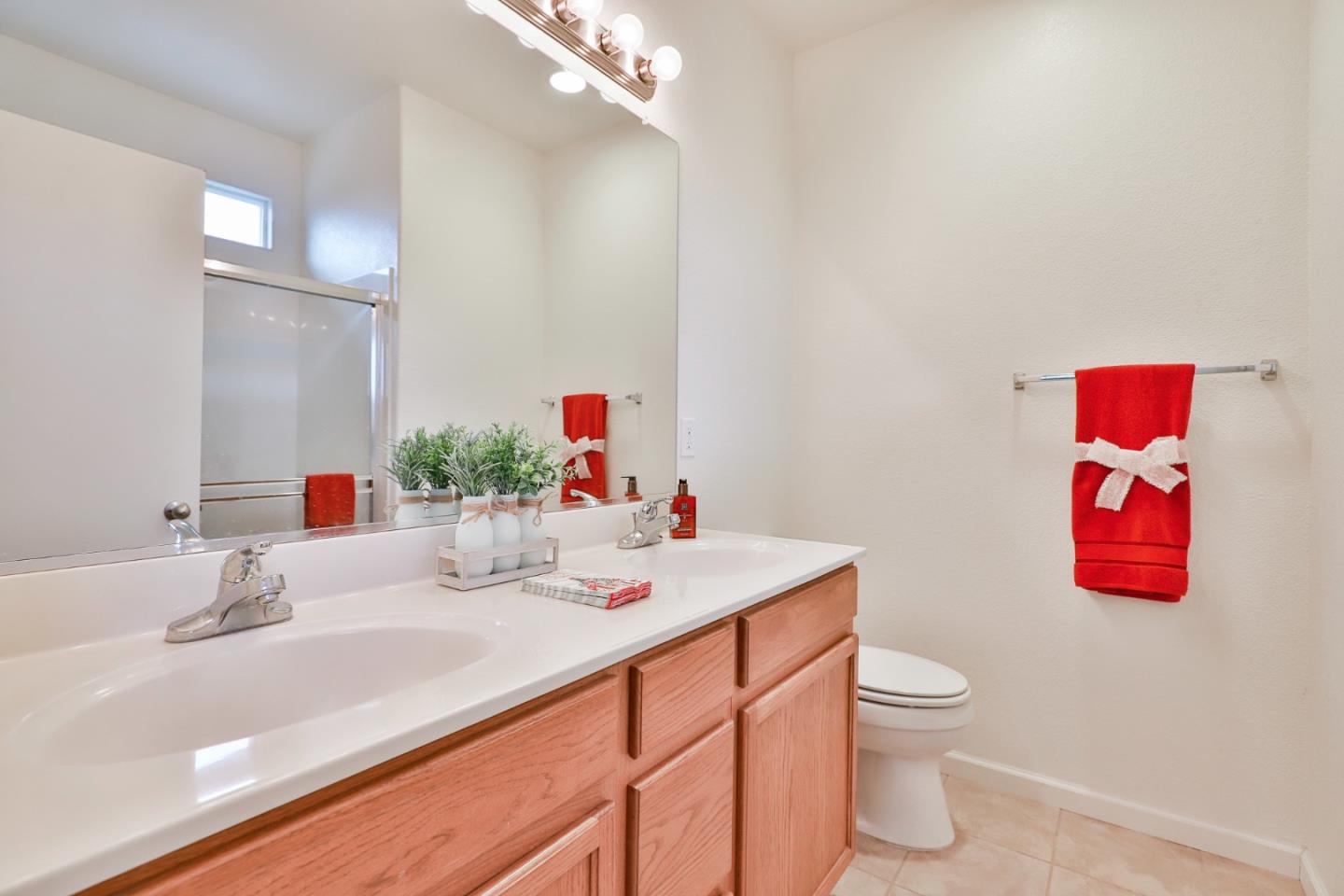 Detail Gallery Image 19 of 33 For 1748 Oxford Ct, Plumas Lake,  CA 95961 - 3 Beds | 2 Baths