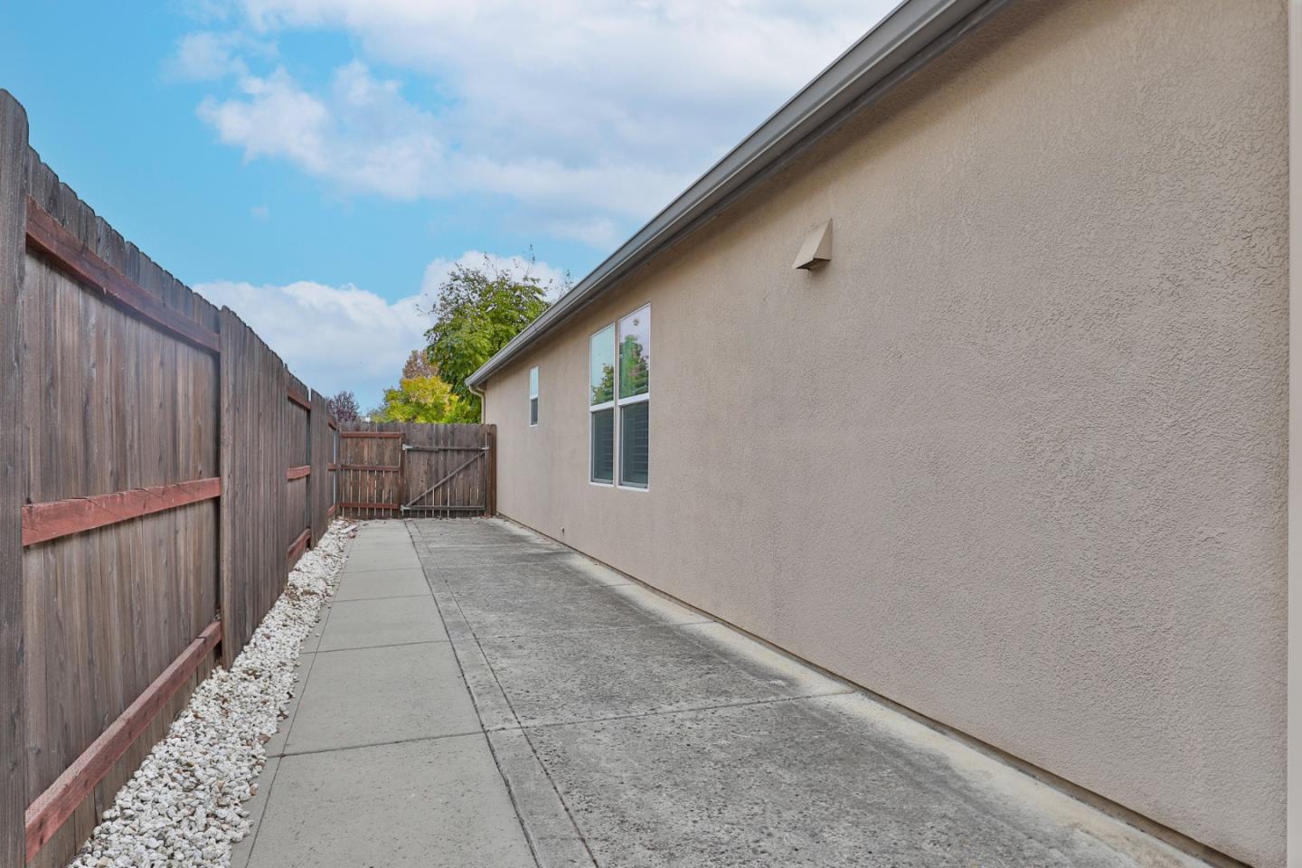 Detail Gallery Image 32 of 33 For 1748 Oxford Ct, Plumas Lake,  CA 95961 - 3 Beds | 2 Baths