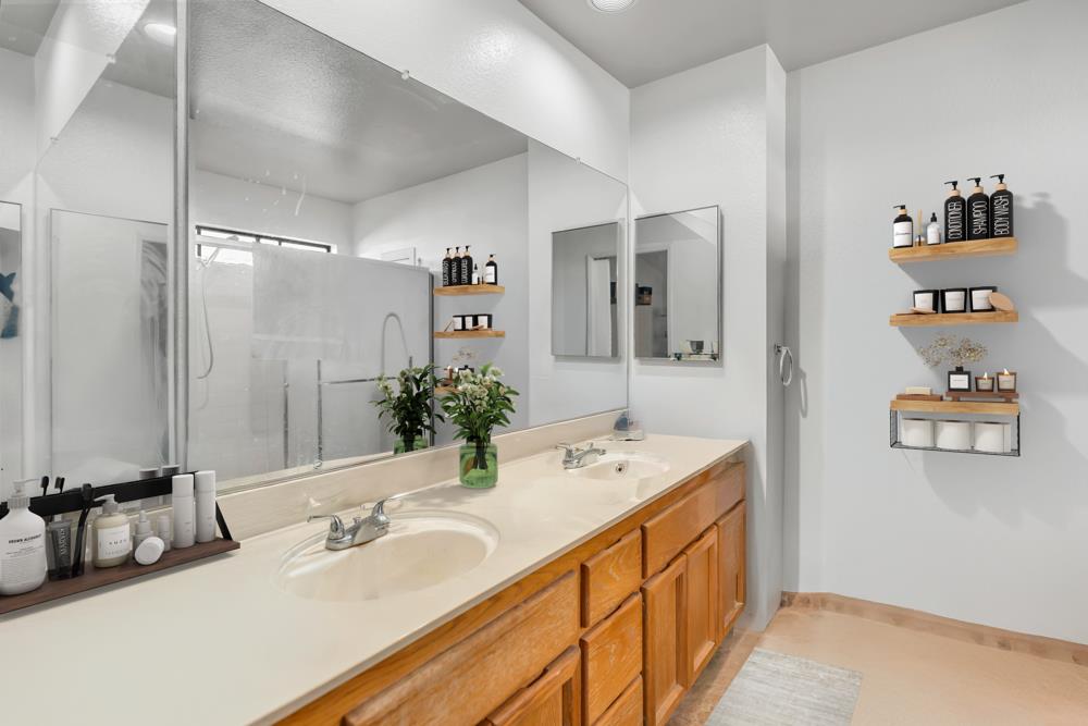 Detail Gallery Image 11 of 23 For 8167 Darien Cir, Sacramento,  CA 95828 - 3 Beds | 2 Baths