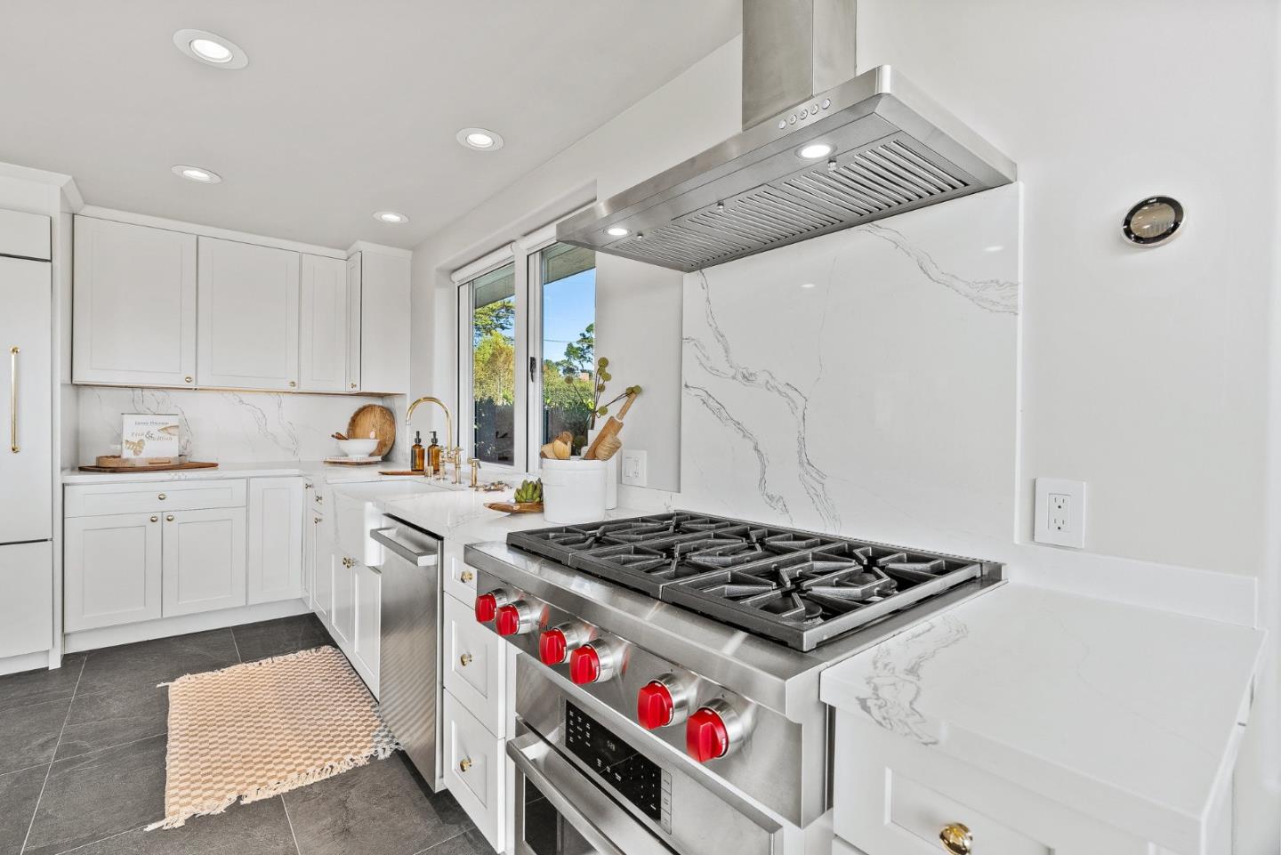 Detail Gallery Image 12 of 42 For 26206 Mesa Dr, Carmel,  CA 93923 - 3 Beds | 3/1 Baths