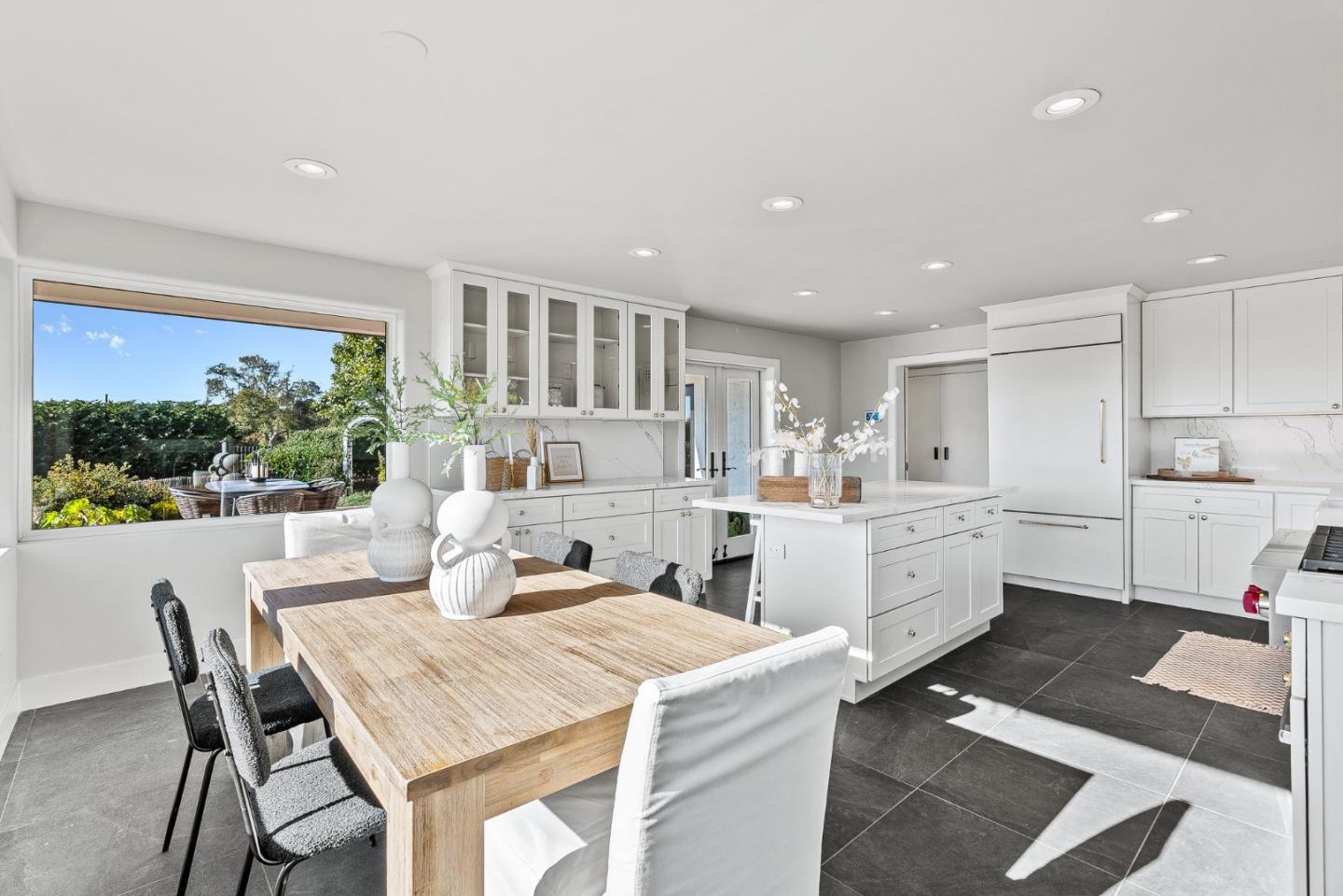 Detail Gallery Image 14 of 42 For 26206 Mesa Dr, Carmel,  CA 93923 - 3 Beds | 3/1 Baths