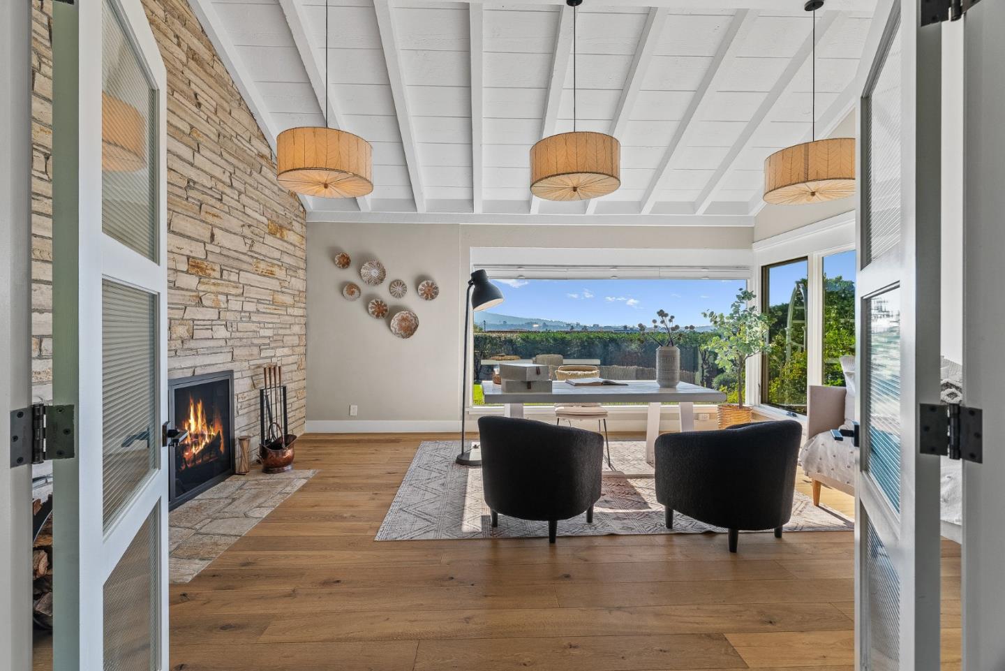 Detail Gallery Image 18 of 42 For 26206 Mesa Dr, Carmel,  CA 93923 - 3 Beds | 3/1 Baths