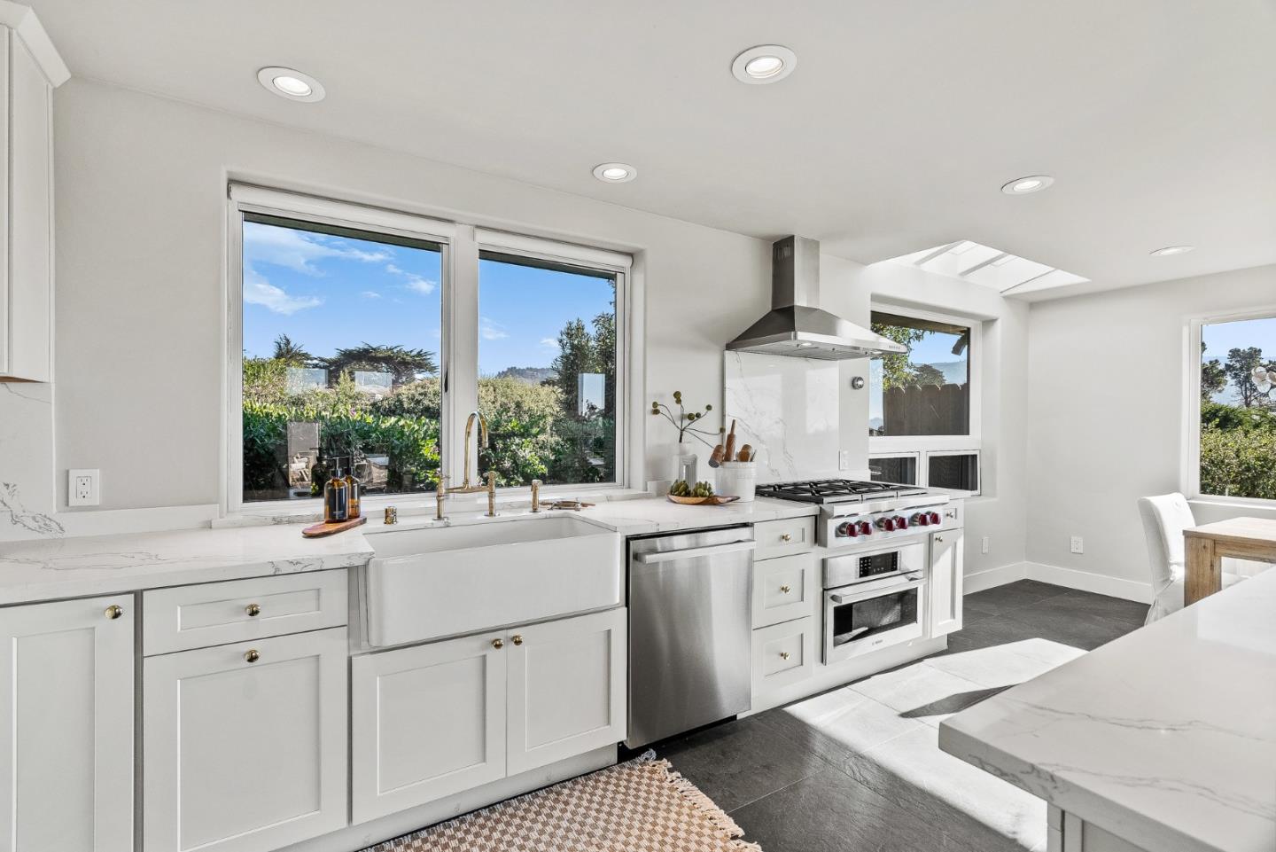 Detail Gallery Image 9 of 42 For 26206 Mesa Dr, Carmel,  CA 93923 - 3 Beds | 3/1 Baths