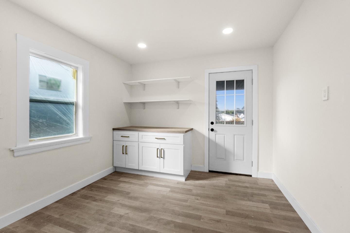 Detail Gallery Image 9 of 20 For 3951 Edgemoor Pl, Oakland,  CA 94605 - 4 Beds | 2 Baths