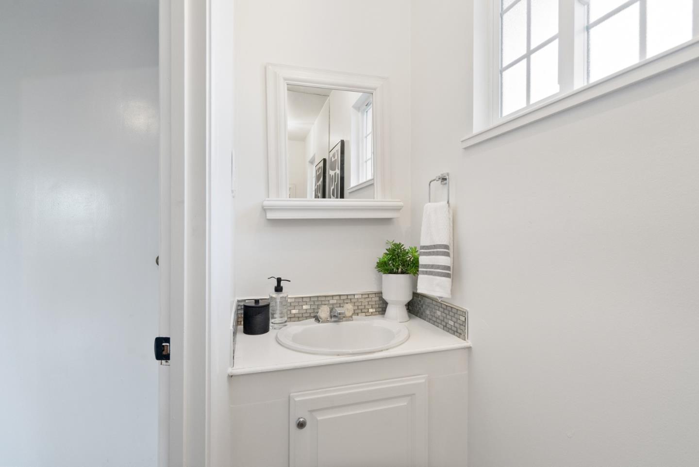 Detail Gallery Image 27 of 33 For 195 Alameda De Las Pulgas, Redwood City,  CA 94062 - 2 Beds | 1/1 Baths