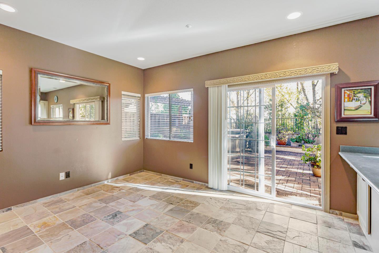 Detail Gallery Image 10 of 42 For 25231 Azalea Ct, Salinas,  CA 93908 - 3 Beds | 2/1 Baths