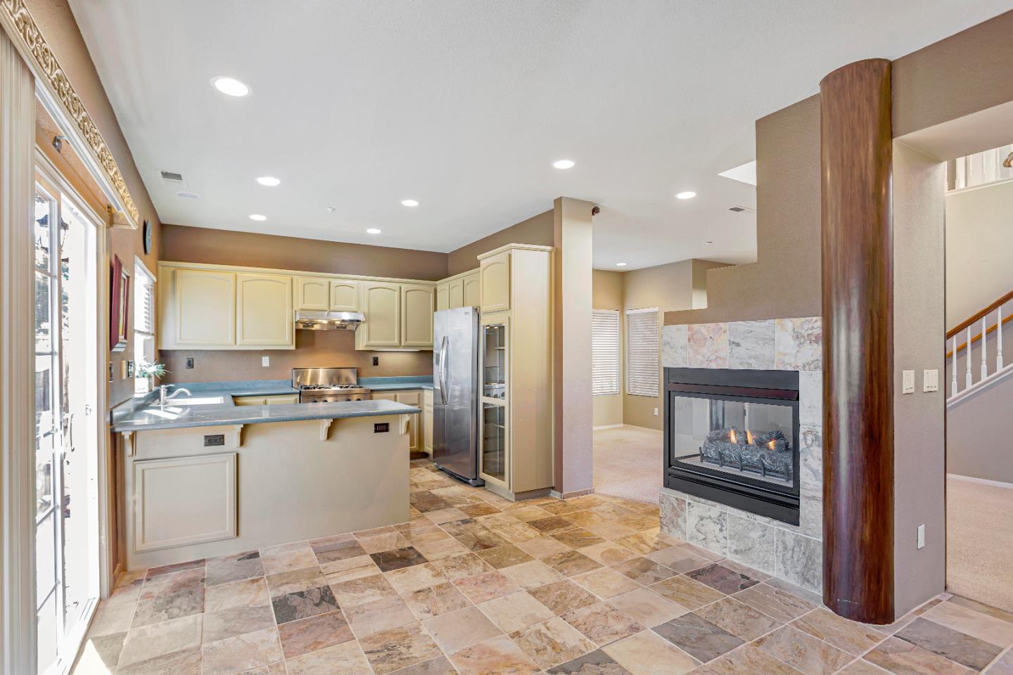 Detail Gallery Image 11 of 42 For 25231 Azalea Ct, Salinas,  CA 93908 - 3 Beds | 2/1 Baths