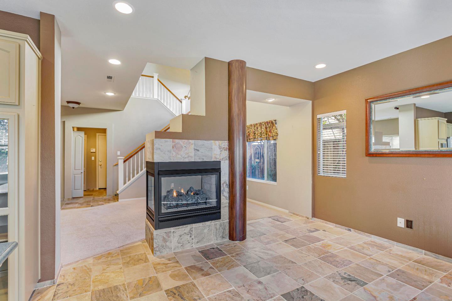 Detail Gallery Image 12 of 42 For 25231 Azalea Ct, Salinas,  CA 93908 - 3 Beds | 2/1 Baths