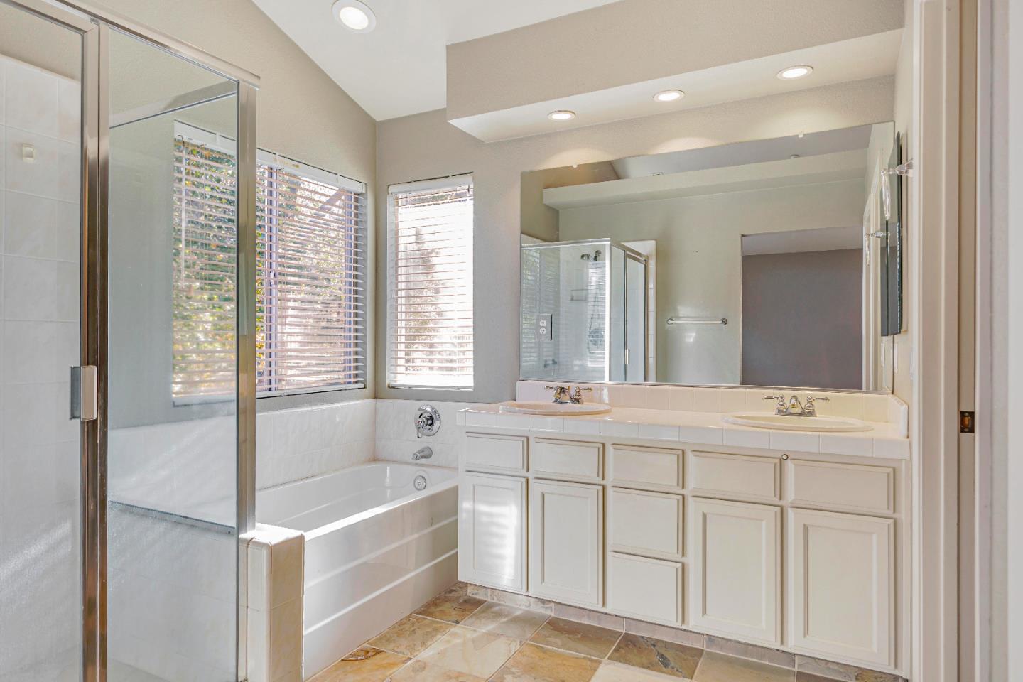 Detail Gallery Image 20 of 42 For 25231 Azalea Ct, Salinas,  CA 93908 - 3 Beds | 2/1 Baths