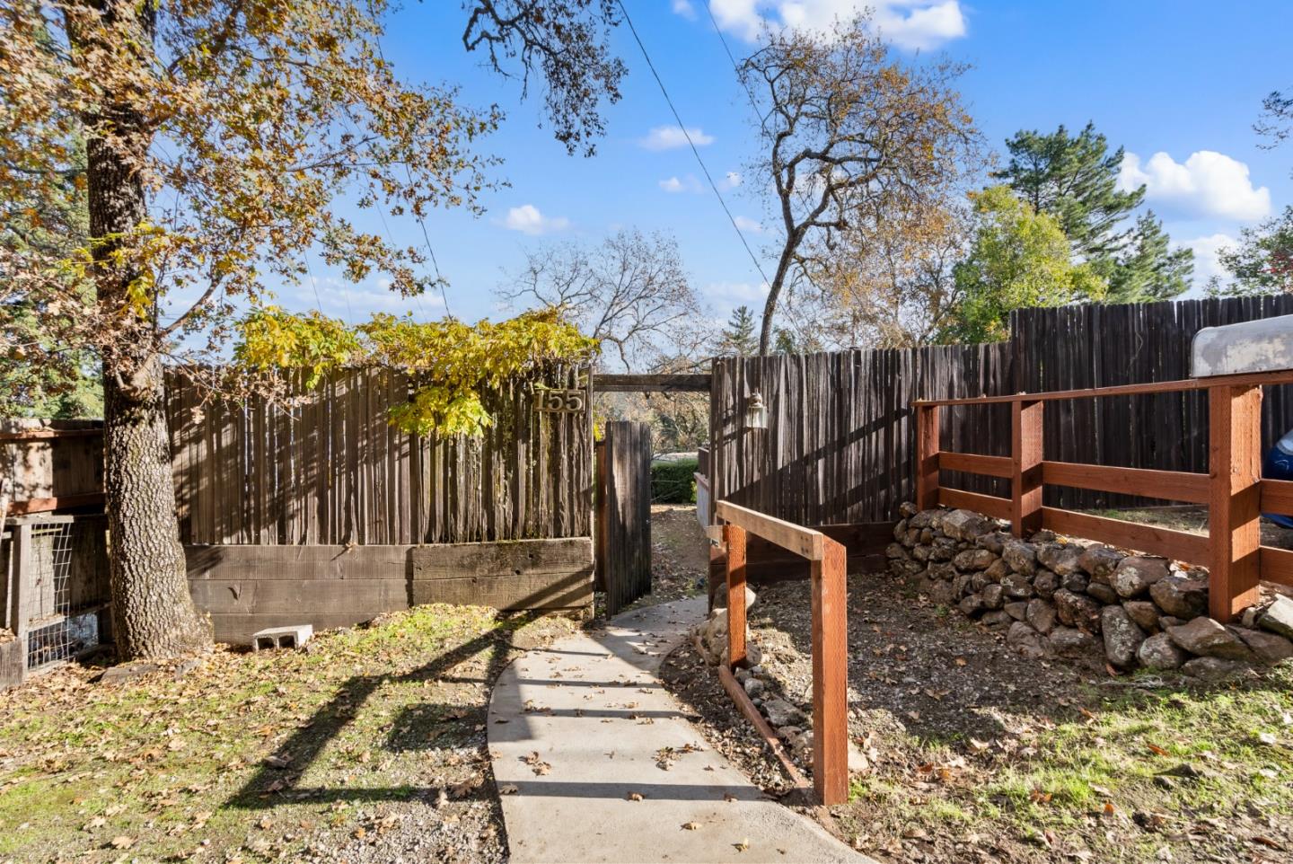 Detail Gallery Image 3 of 32 For 155 Los Trancos Cir, Portola Valley,  CA 94028 - 3 Beds | 1 Baths