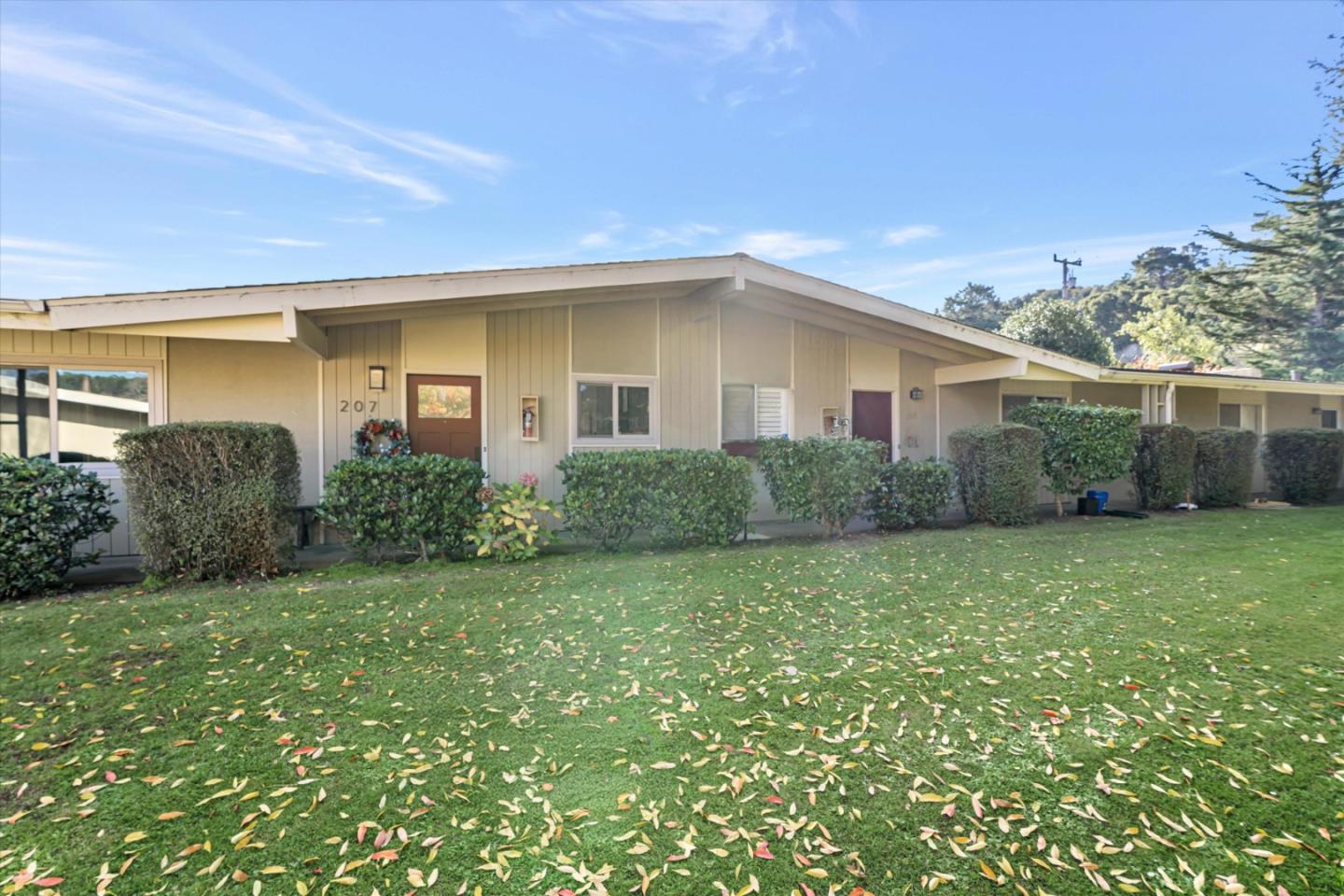 Detail Gallery Image 3 of 26 For 00 207 Hacienda Carmel, Carmel,  CA 93923 - 2 Beds | 2 Baths