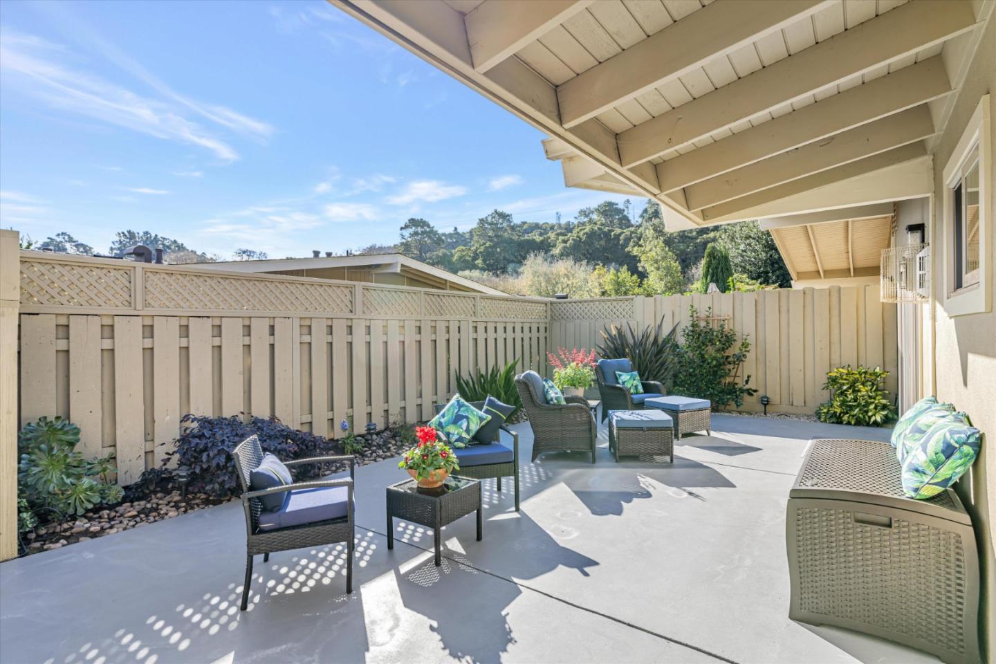 Detail Gallery Image 6 of 26 For 00 207 Hacienda Carmel, Carmel,  CA 93923 - 2 Beds | 2 Baths