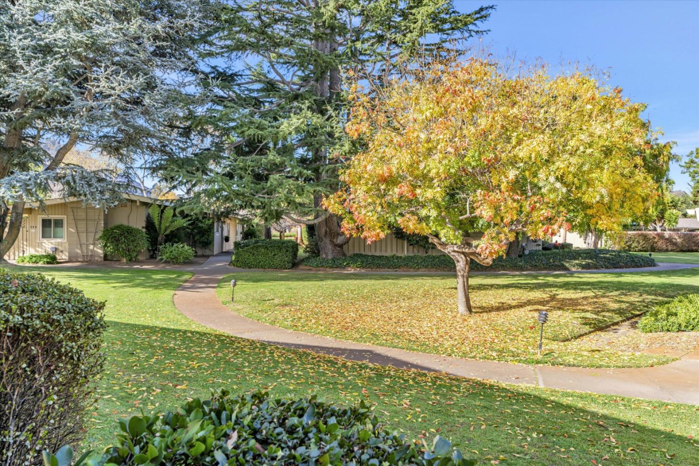 Detail Gallery Image 7 of 26 For 00 207 Hacienda Carmel, Carmel,  CA 93923 - 2 Beds | 2 Baths