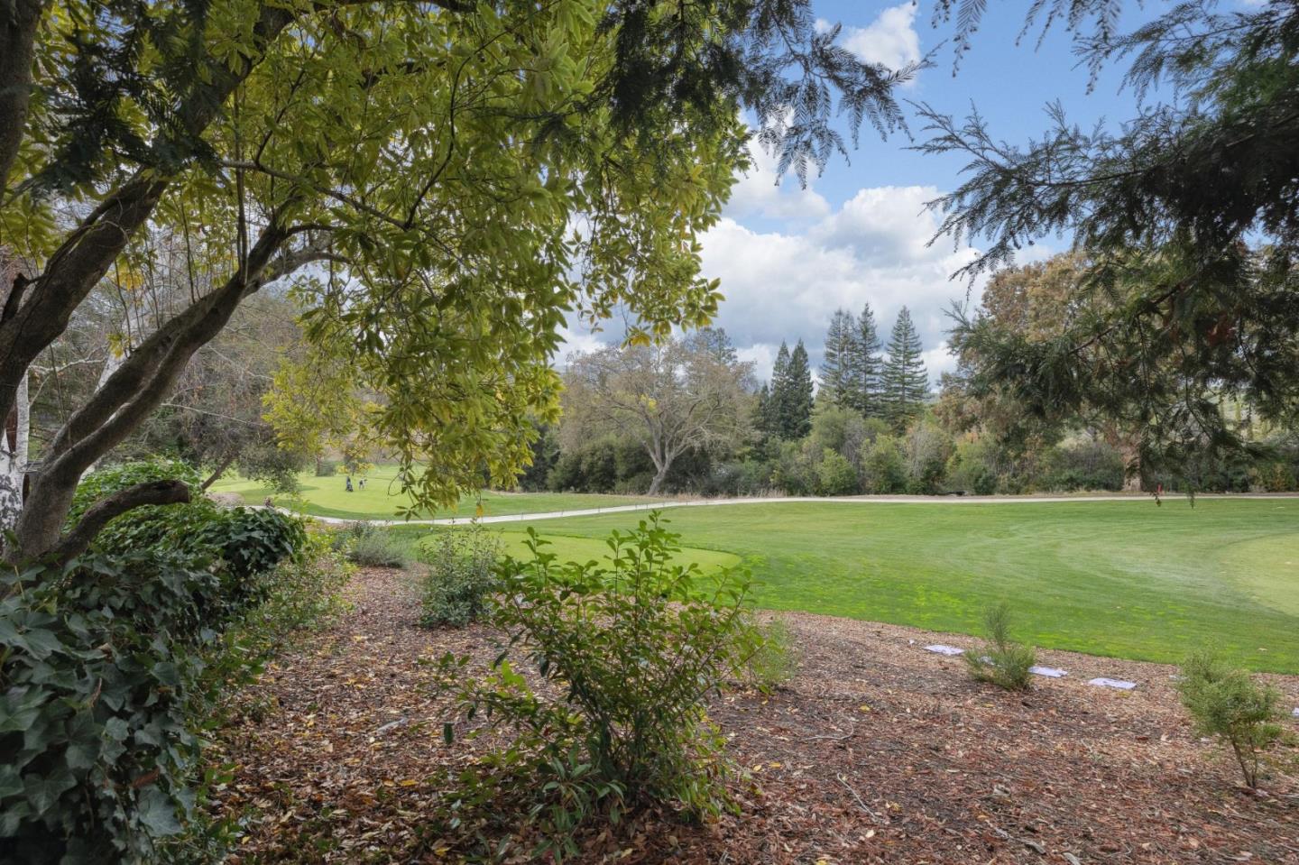 Detail Gallery Image 25 of 52 For 450 Sand Hill Cir, Menlo Park,  CA 94025 - 3 Beds | 2/1 Baths