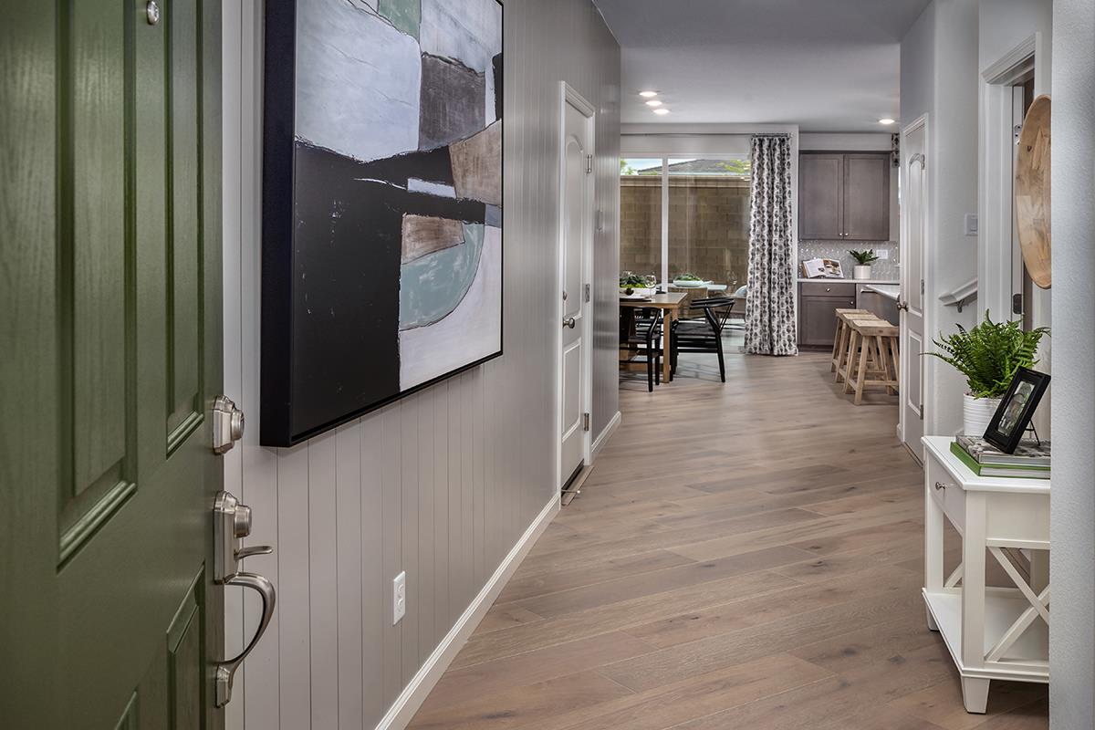 Detail Gallery Image 2 of 10 For 1860 Amaryllis Dr, Hollister,  CA 95023 - 3 Beds | 2/1 Baths