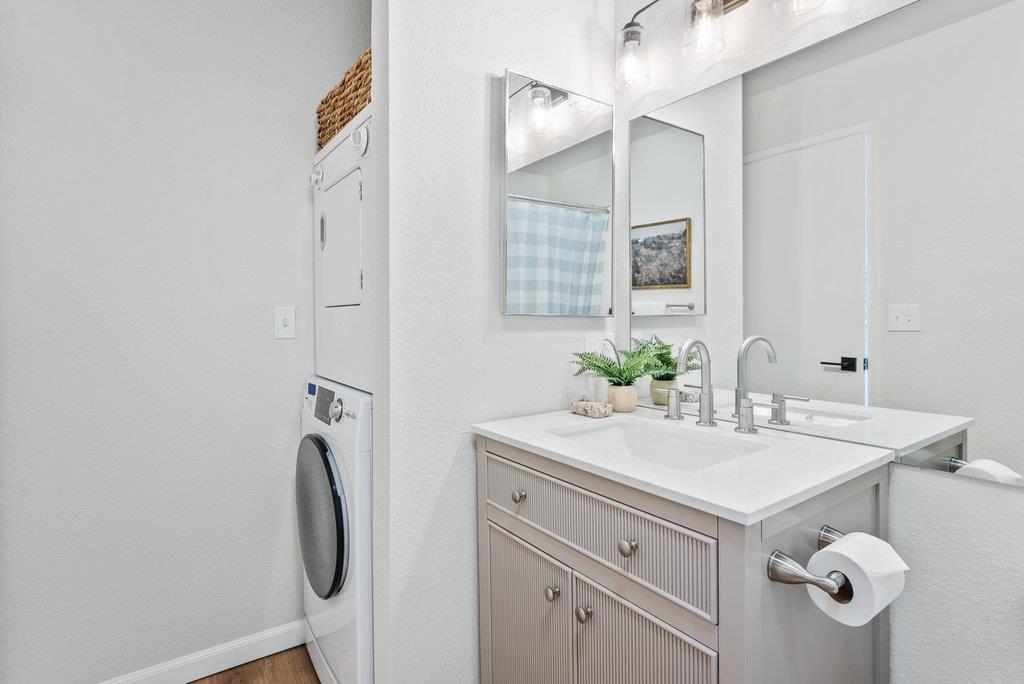 Detail Gallery Image 21 of 34 For 1726 Barrington Ct, Santa Cruz,  CA 95065 - 2 Beds | 2/1 Baths