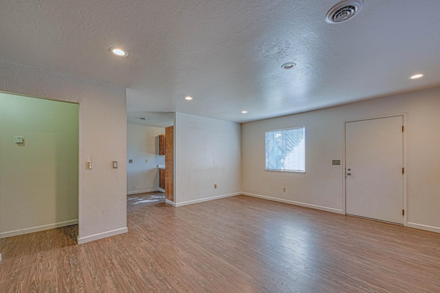 Detail Gallery Image 5 of 23 For 326 Addington Ln #C,  Salinas,  CA 93907 - 2 Beds | 1 Baths