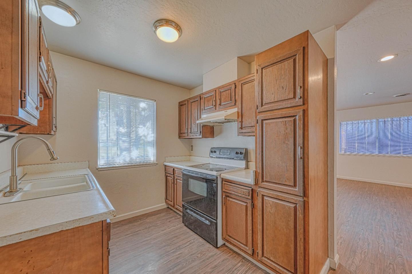 Detail Gallery Image 8 of 23 For 326 Addington Ln #C,  Salinas,  CA 93907 - 2 Beds | 1 Baths