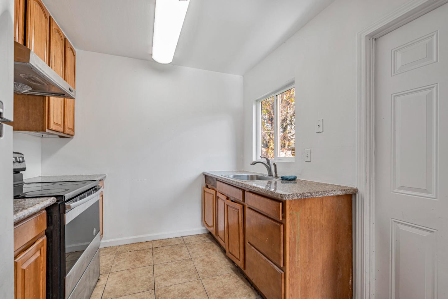 Detail Gallery Image 10 of 32 For 5806 Pacific Ave, Stockton,  CA 95207 - 3 Beds | 1 Baths