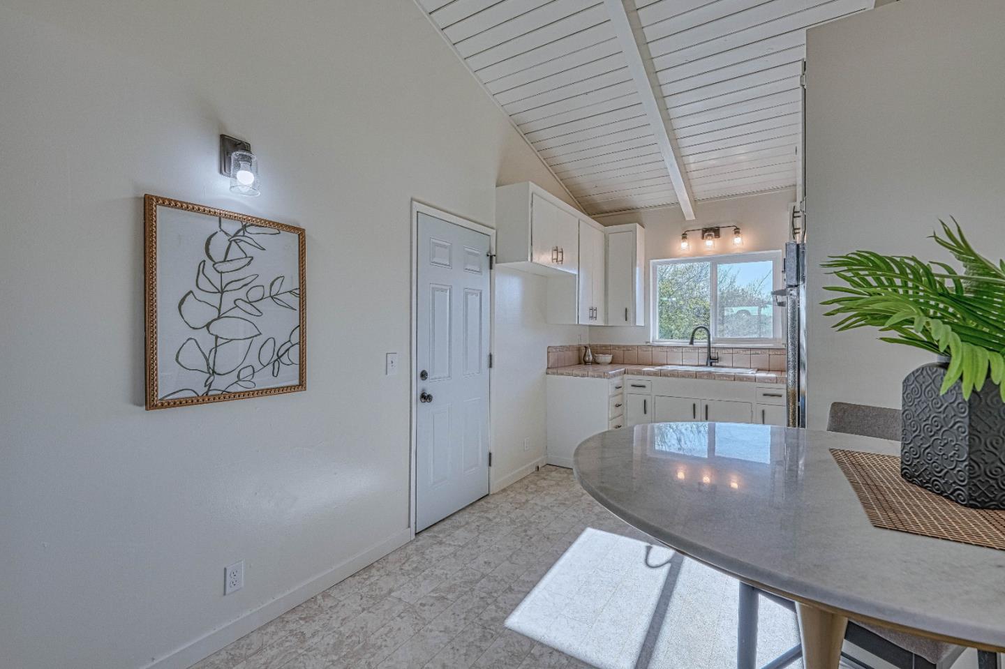 Detail Gallery Image 15 of 39 For 1556 Hilby Ave, Seaside,  CA 93955 - 3 Beds | 1/1 Baths