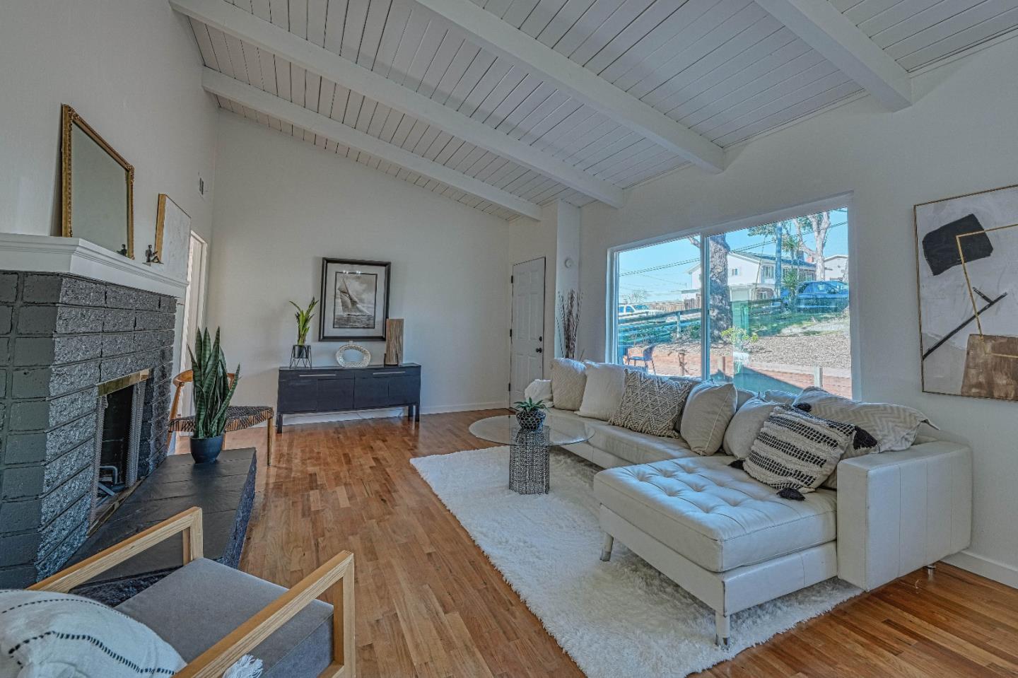 Detail Gallery Image 8 of 39 For 1556 Hilby Ave, Seaside,  CA 93955 - 3 Beds | 1/1 Baths