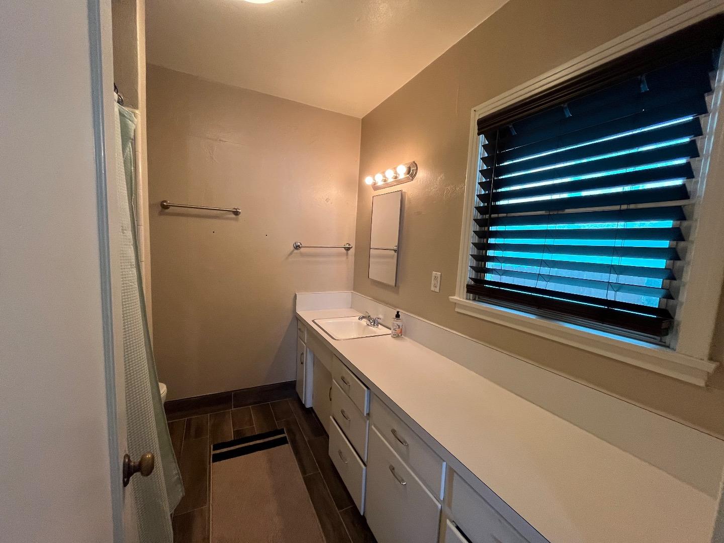 Detail Gallery Image 12 of 24 For 530 E 18th St, Merced,  CA 95340 - 3 Beds | 2 Baths