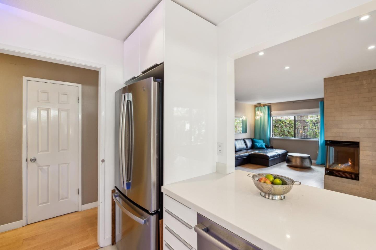 Detail Gallery Image 4 of 35 For 181 Ada Ave #47,  Mountain View,  CA 94043 - 2 Beds | 2/1 Baths