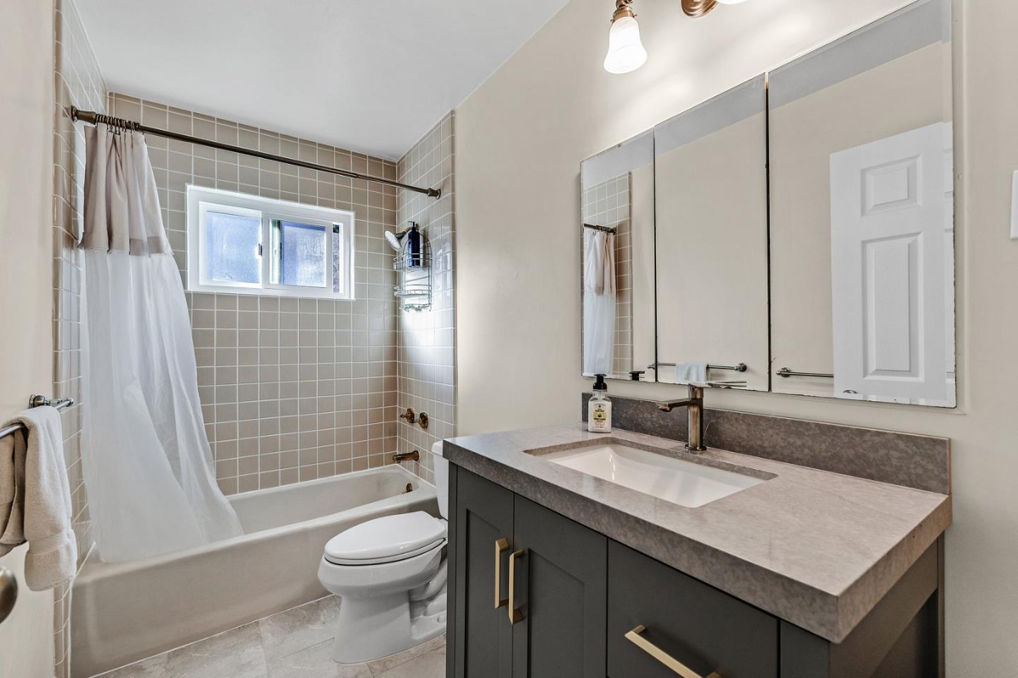 Detail Gallery Image 13 of 22 For 1705 Kelly St, San Mateo,  CA 94403 - 3 Beds | 1/1 Baths