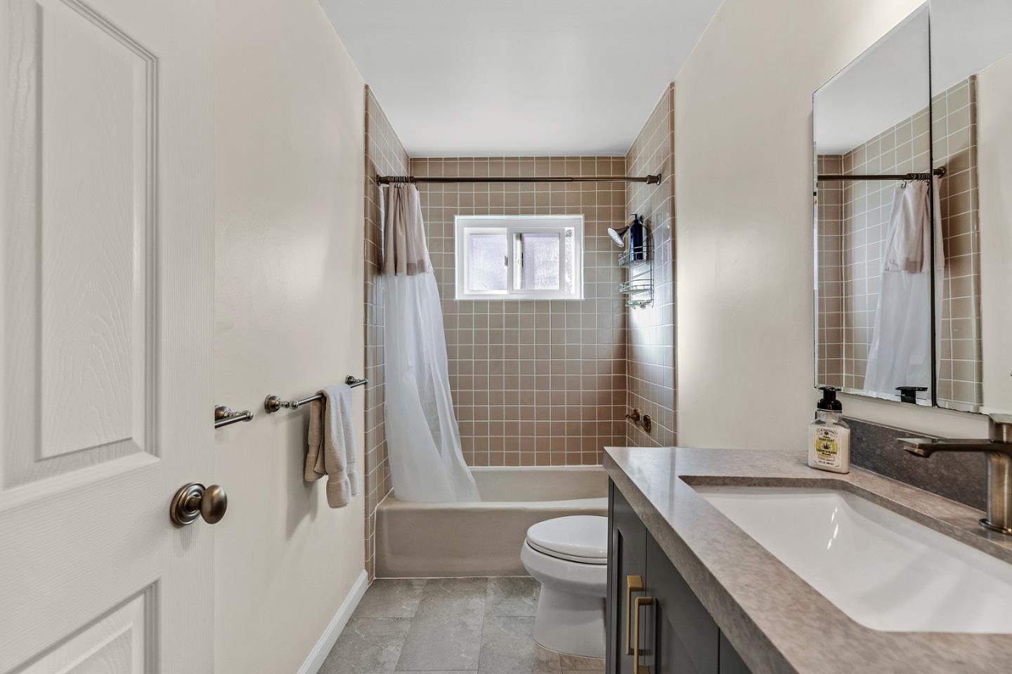 Detail Gallery Image 14 of 22 For 1705 Kelly St, San Mateo,  CA 94403 - 3 Beds | 1/1 Baths